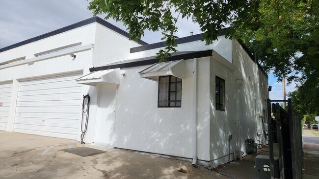 Building Photo - 1203 Buena Vista Ave