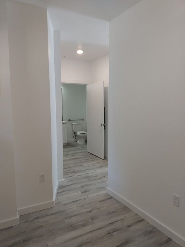 Building Photo - Pre-Lease This Beautiful 1 Bed 1 Bath + Den | In-Unit Washer/Dryer | AC