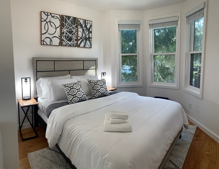 Building Photo - 33 Cortland Ave