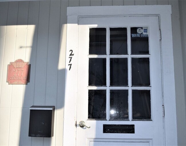 Building Photo - 277 Central St