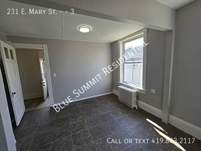 Building Photo - 231 E Mary St