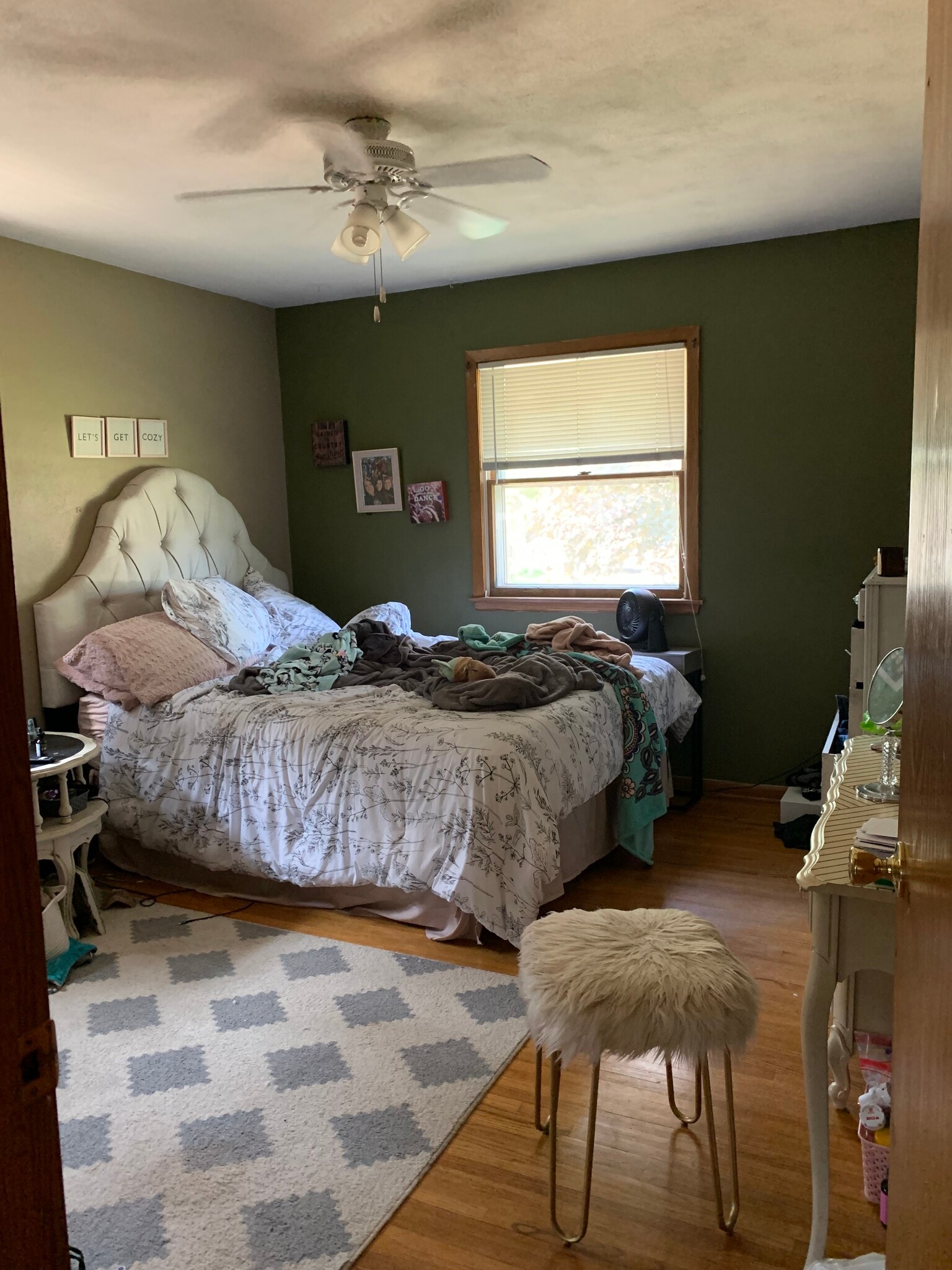 Bedroom 1 - 383 Queenan Ave S