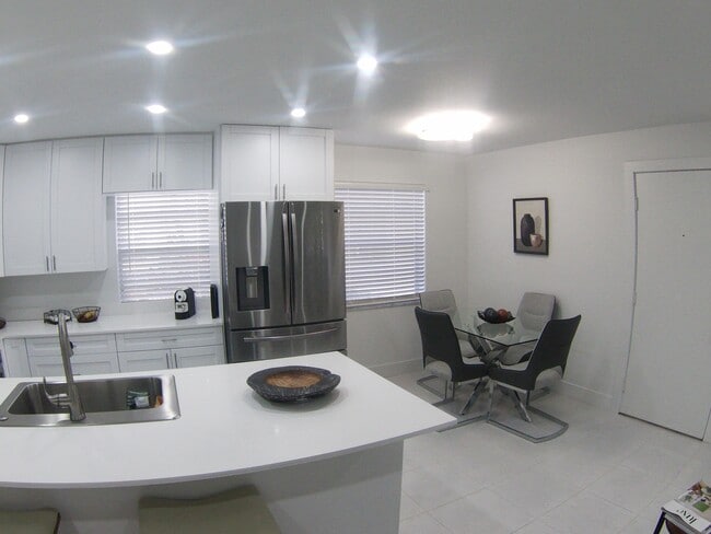 Building Photo - 541 Normandy L