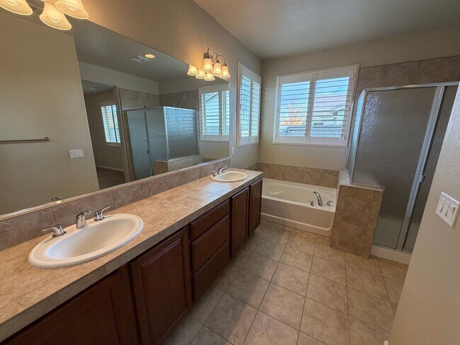 Building Photo - 3 Bedroom Home in Sparks Gated Community!