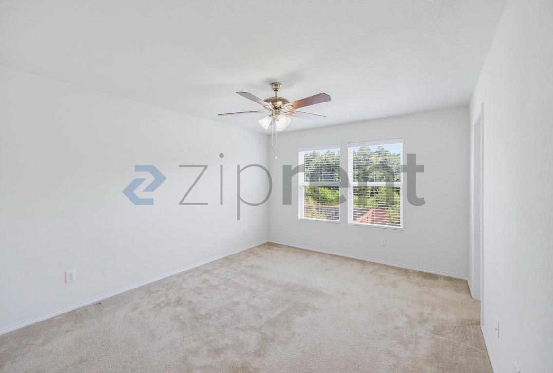 Building Photo - Unit