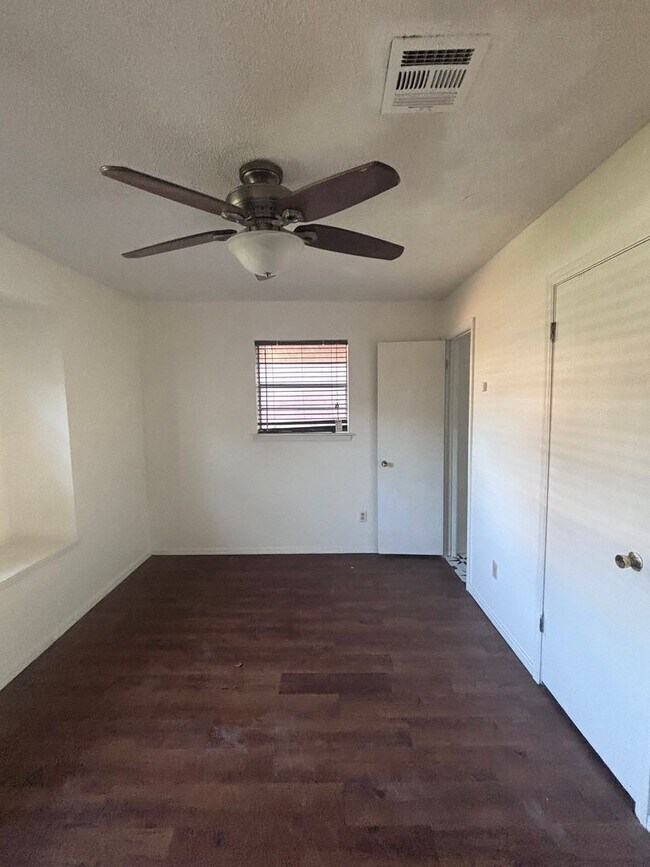 Building Photo - Must have 3 bed, 2 bathroom home in Moore