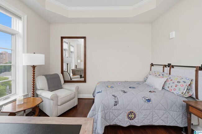 Building Photo - 2600 Highland Ave