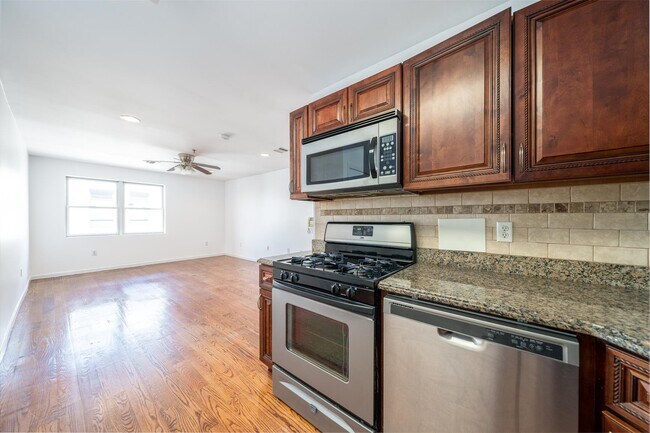 Building Photo - 135 38th St