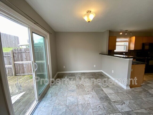 Building Photo - 112 Gazebo Dr