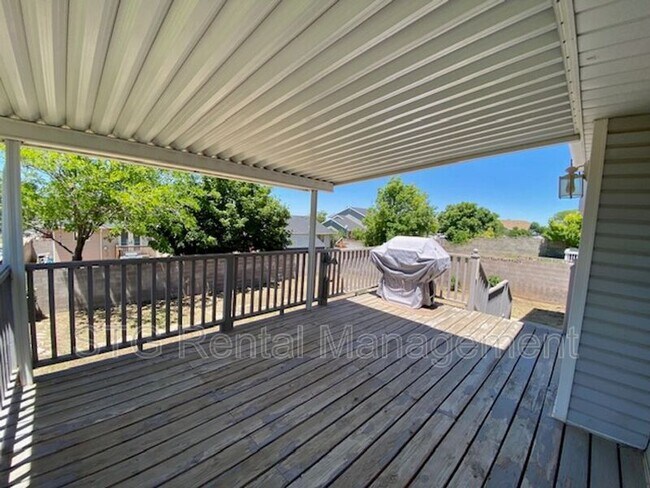 Building Photo - 2215 Chandler Dr