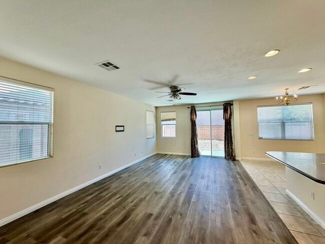 Building Photo - Well-maintained two-story home