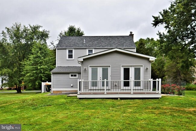 Building Photo - 942 Valley Rd