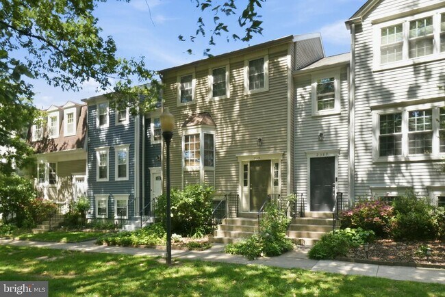 Building Photo - 2391 Hunters Square Ct