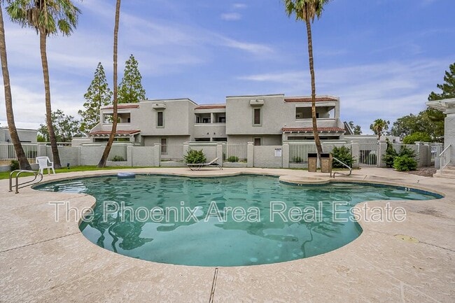 Building Photo - 850 S River Dr