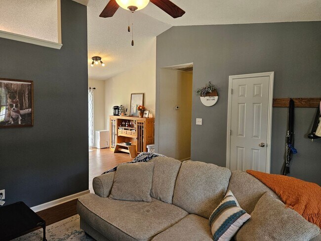 Building Photo - Beautiful unfurnished 3 bedroom 2 bath home in Sneads Ferry - Justice Farm community