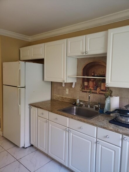 Kitchen - 510 Eastwind Dr