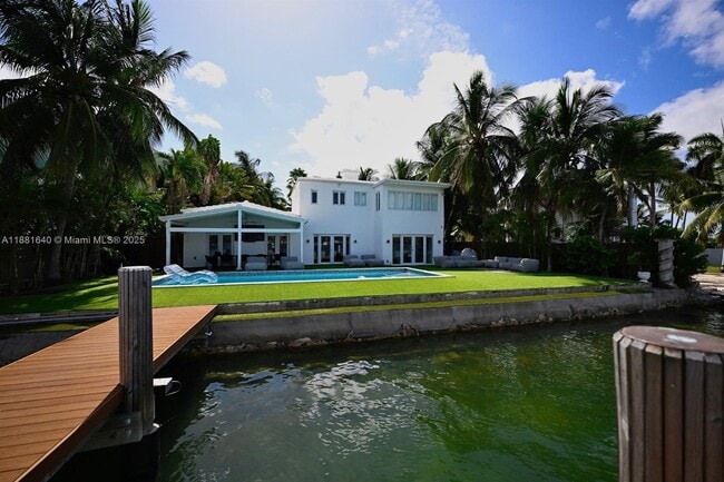 Building Photo - 316 S Coconut Ln