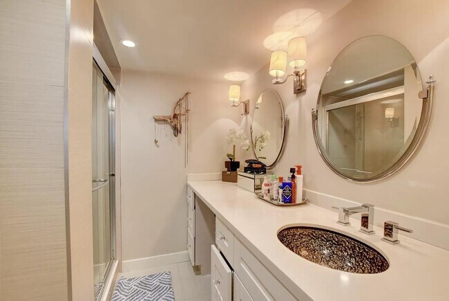 Building Photo - 21 Royal Palm Way