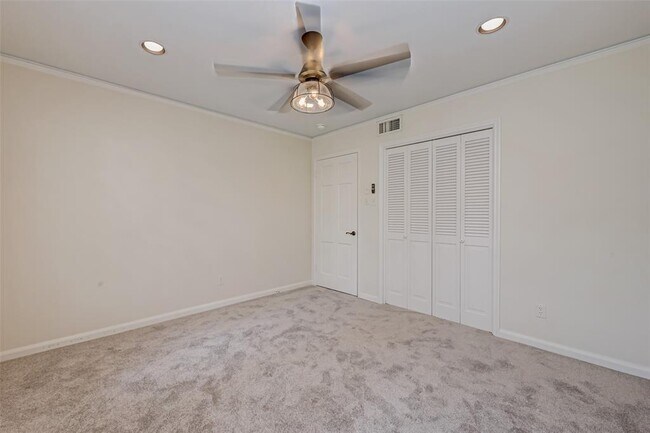 Building Photo - 12419 Huntingwick Dr