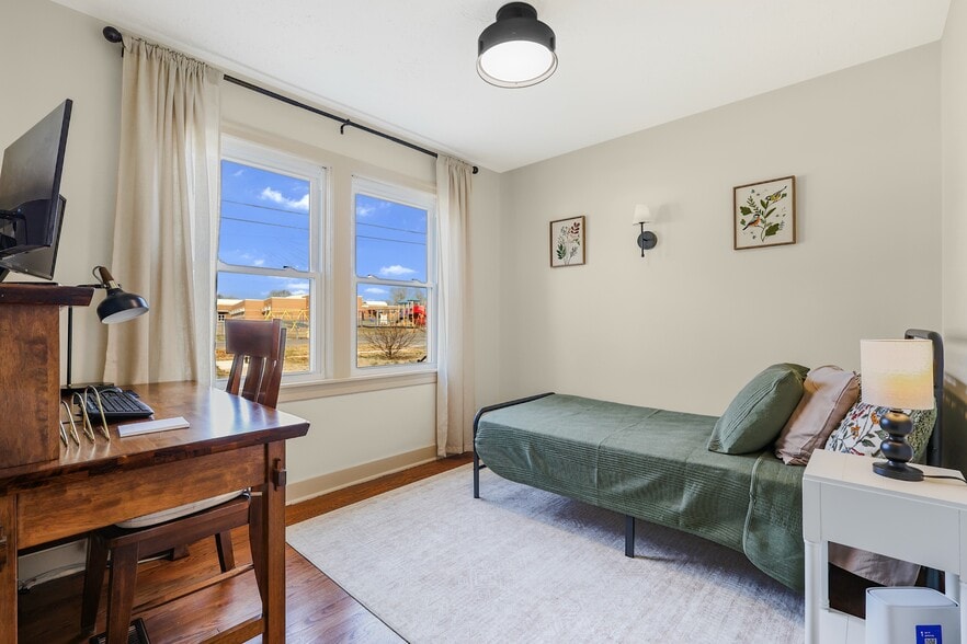 Building Photo - 1700 Kirby Dr