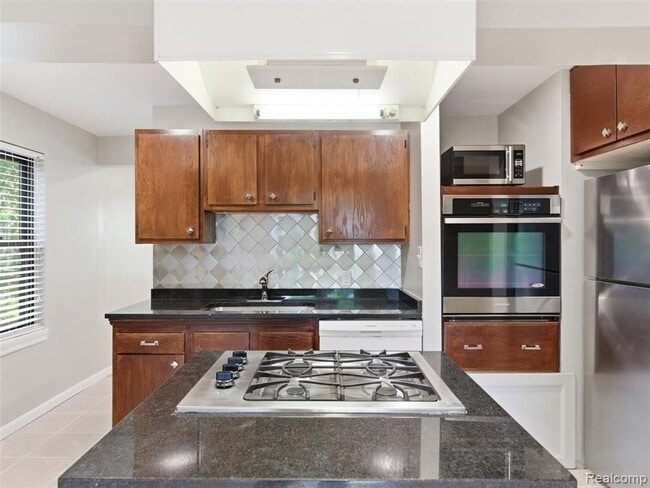 Building Photo - 404 La Plaza Ct