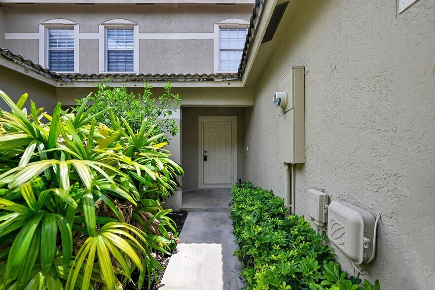 Building Photo - 8658 S Southgate Shores Cir