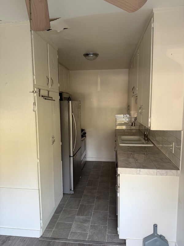Building Photo - 2140 Beachwood Dr
