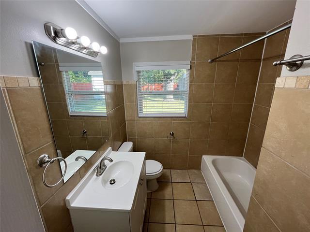 Building Photo - 2227 Winthrop Dr