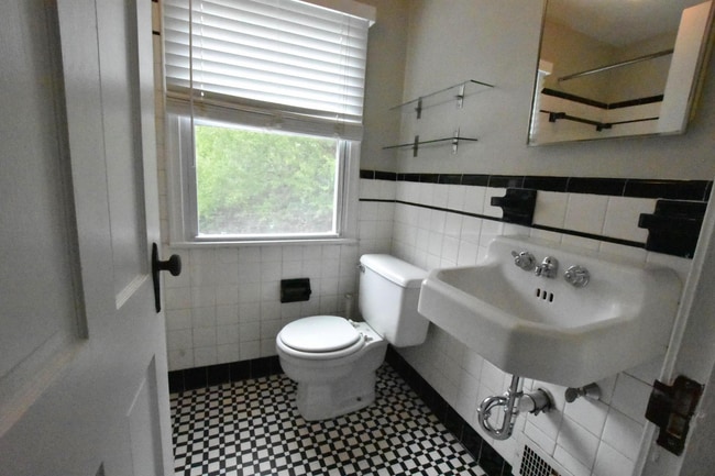 Building Photo - Fantastic 3BR Cape Cod near Downtown Silve...