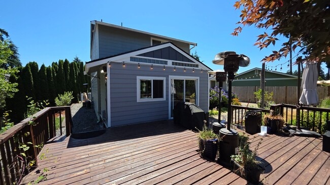 Building Photo - Heart of Puyallup Stunner; a Must See!