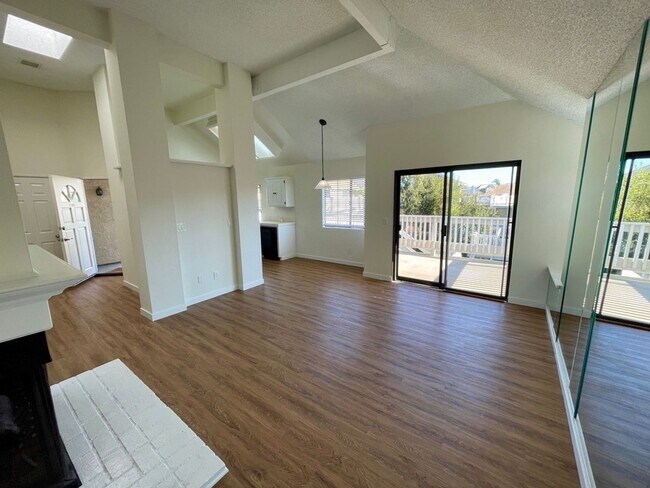 Building Photo - Welcome to Coastal Living at Its Finest!