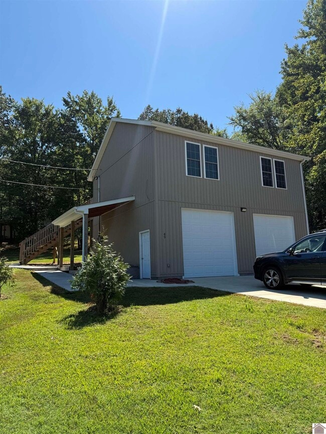 Building Photo - 45 Willow Dr