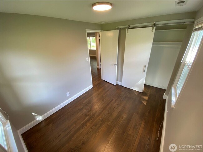 Building Photo - 2bd/1ba Seatac Home