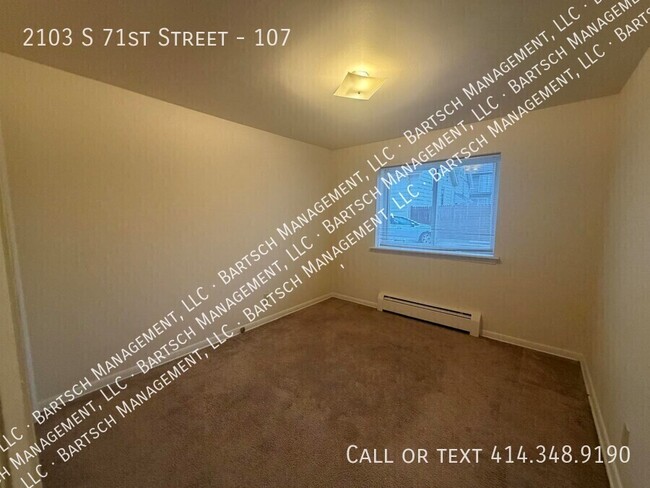 Building Photo - 2103 S 71st St