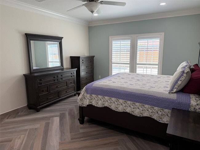 Building Photo - 5525 Swan Dr