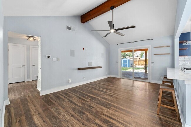 Building Photo - 7404 Lunar Dr