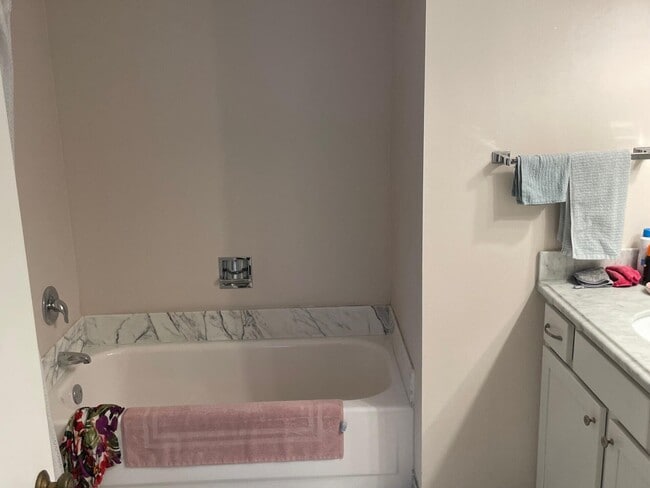 Building Photo - 3400 N Ocean Dr