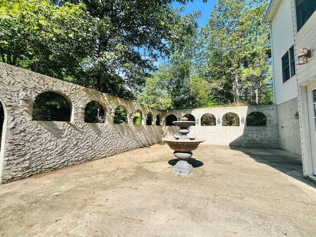 Building Photo - 8+ PRIVATE ACRES - KING GEORGE