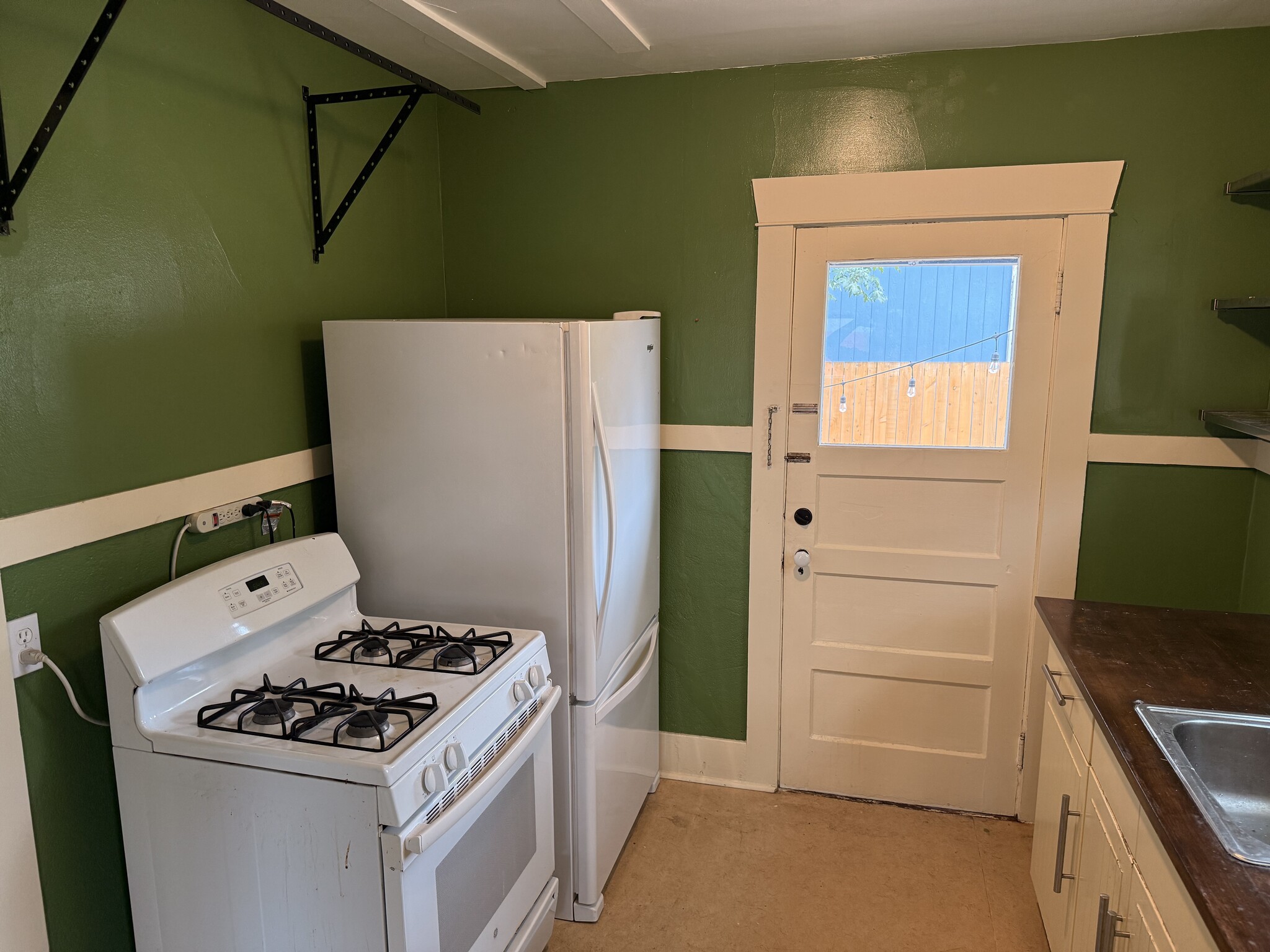 Kitchen - 6624 NE Sandy Blvd