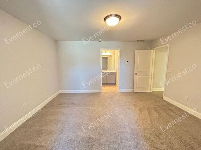 Building Photo - Spacious 3 Bed, 2.5 Bath Home with Modern Amenities / Available Soon!