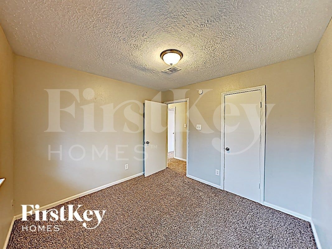 Building Photo - 17326 Davenway Dr