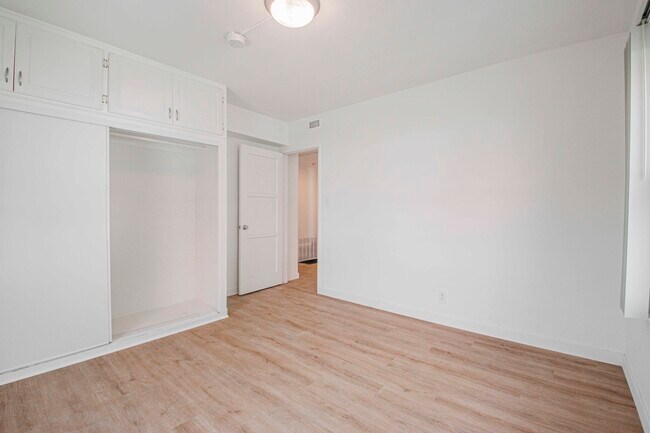 Building Photo - 8817 Belford Ave