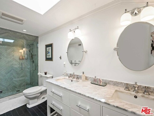 Building Photo - 2898 Woodwardia Dr