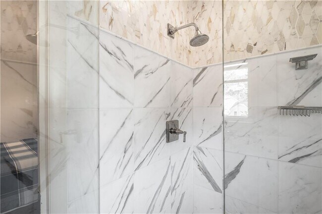 Building Photo - 465 Eastland Dr