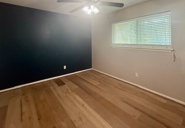 Building Photo - 5019 Oak Forest Dr