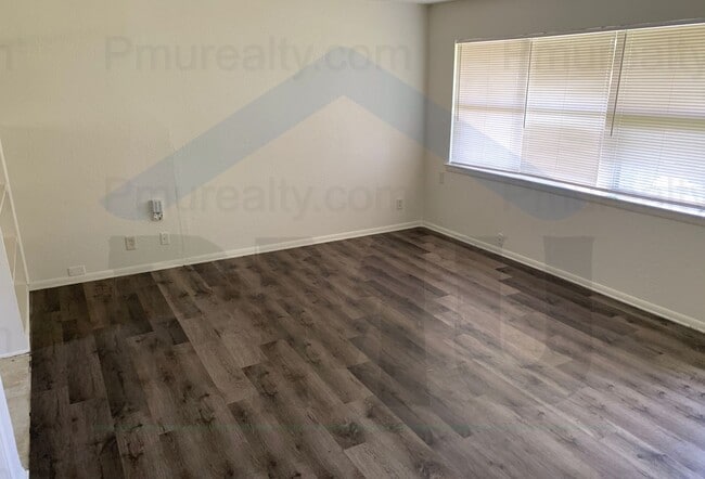 Building Photo - COMING SOON! Charming 3-bed 1- bath in Dal...