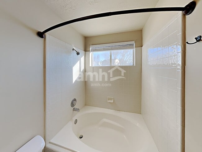 Building Photo - 1302 E 3125 N