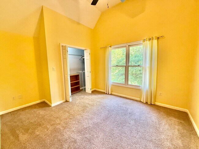 Building Photo - 309 Bullrun Valley Dr