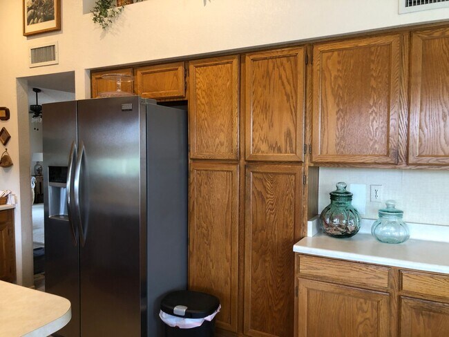 Building Photo - Welcome to this charming 2-bedroom, 2-bathroom home located in the desirable Leisure World a 45+ ...