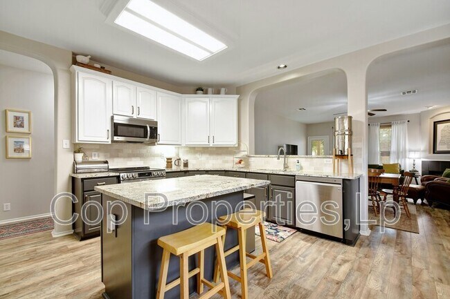 Building Photo - 2818 Crusader Bend